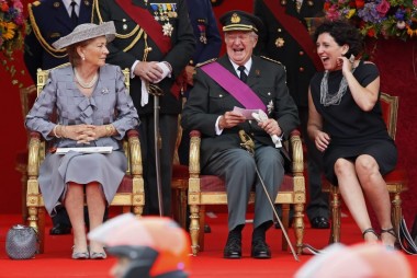 532979_belgium-s-queen-paola-king-albert-ii-and-interior-minister-turtelboom-watch-the-traditional-military-parade-on-national-day-in-front-of-the-royal-pal.jpg
